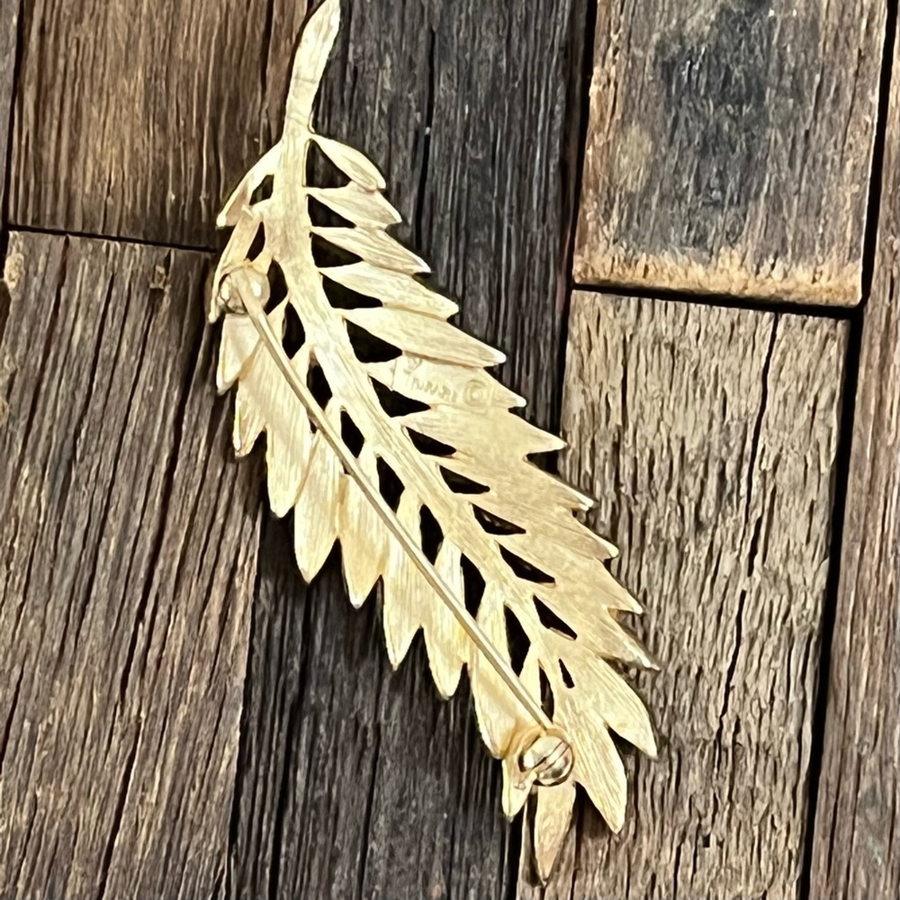 Crown Trifari Signed Vintage Brushed Goldplated Leaf Brooch Elegant Pin 2 1/4 In